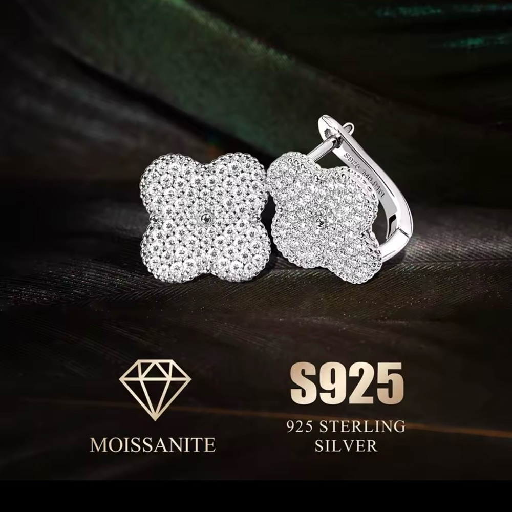 Moissanite  Flower Earrings
Sterling Silver Flower Earrings